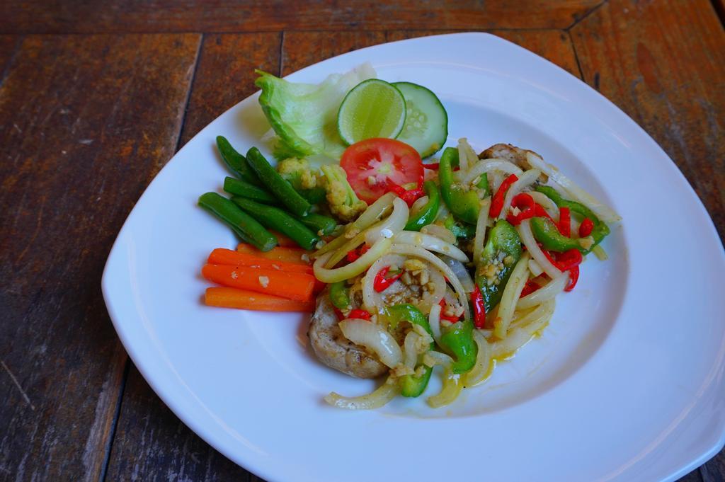 Yulia 2 Homestay Sanur Eksteriør billede
